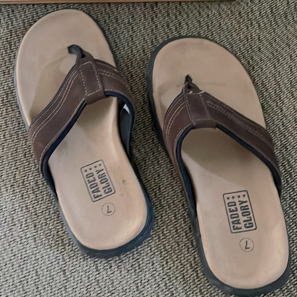 Milton Flip Flops men’s size 7
